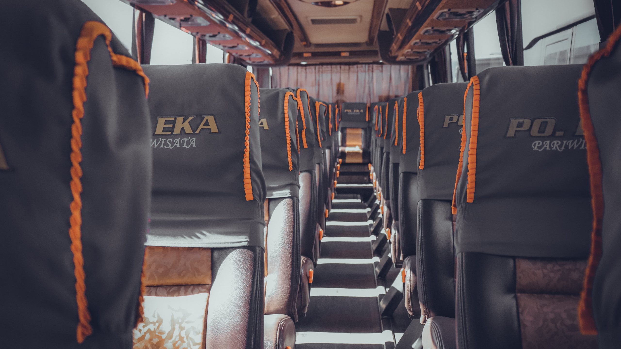 Eka Wisata: Mengarungi Nusantara dengan Armada Mewah dan Layanan Prima